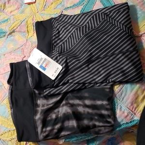 2 pairs Under Armour Heat Gear Fitted Capri